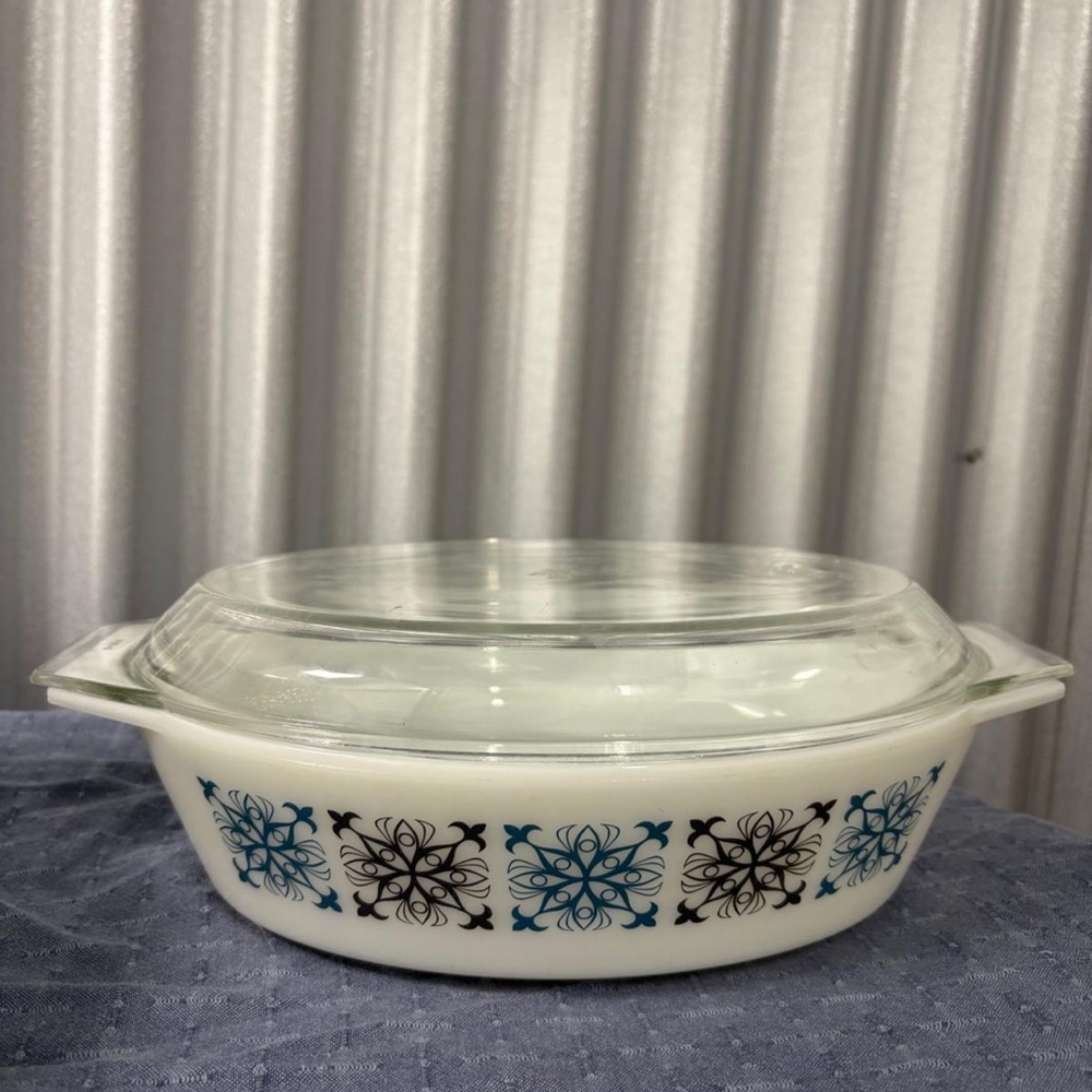 JAJ PYREX Chelsea Casserole Dish